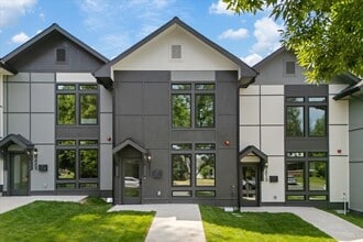 Building Photo - 2011 W 9th Ave