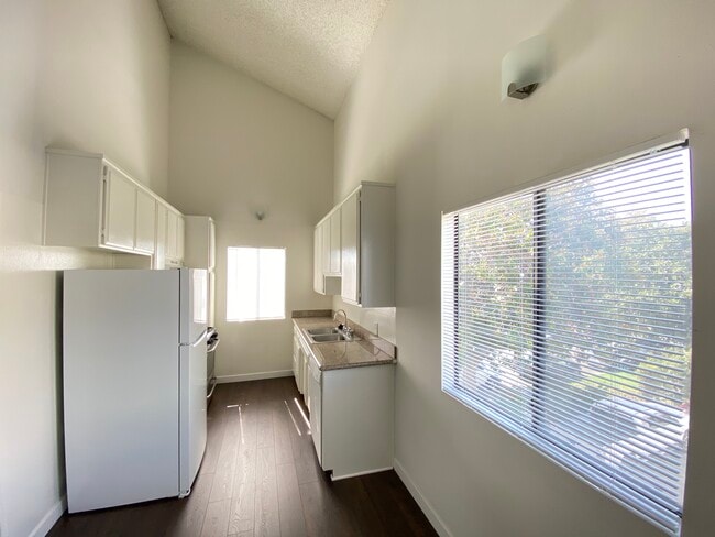 Building Photo - 3744 Delmas Ter