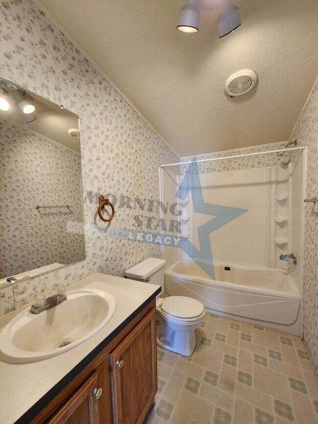 Building Photo - Spacious 3-Bed with Enclosed Yard and Storage Shed!