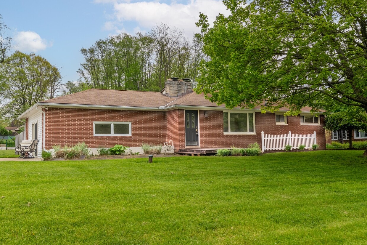 Primary Photo - 5730 Griffith Ave NW