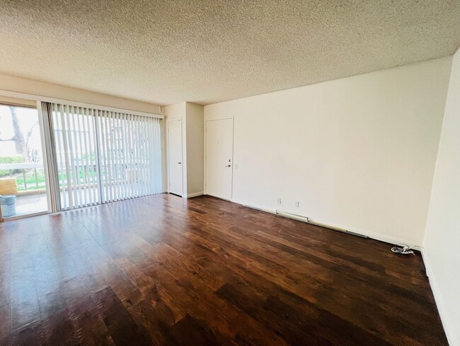 Building Photo - Whittier 2 bedrooms 2 bathrooms
