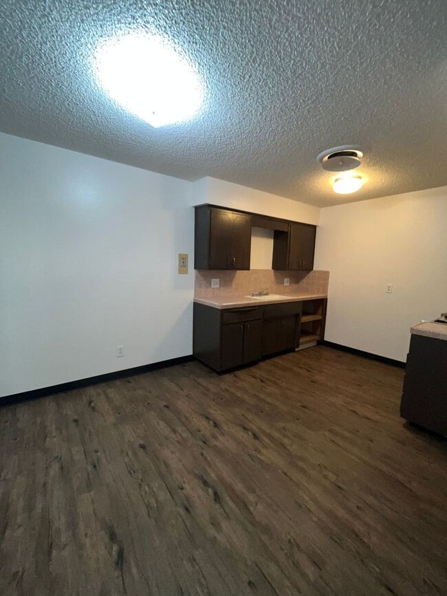 Building Photo - 3811