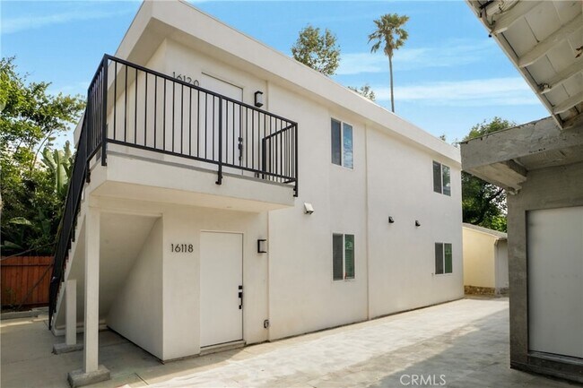 Foto del edificio - 16118 Haynes St