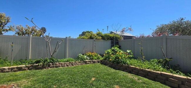 Building Photo - Remodeled 4 Bedroom, 2 Bath Beauty in Clai...