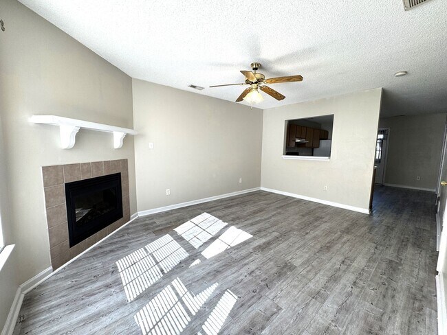 Foto del edificio - Townhome Minutes to Camp Lejeune