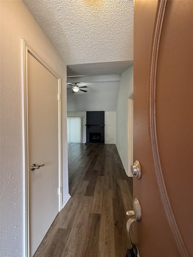 Building Photo - 5006 Birchmont Dr