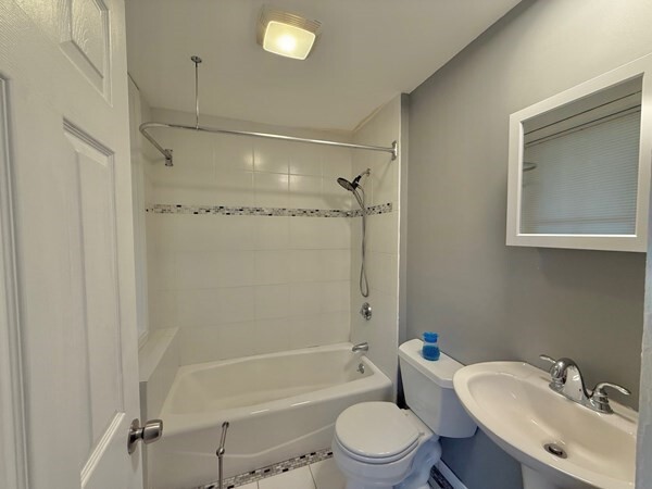 Building Photo - 21 Hurd St