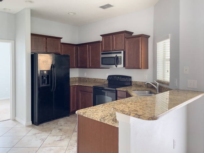 Foto del edificio - 4140 Shade Tree Ln