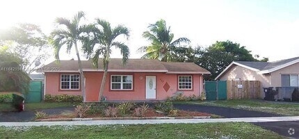 Building Photo - 717 SW 79th Ave
