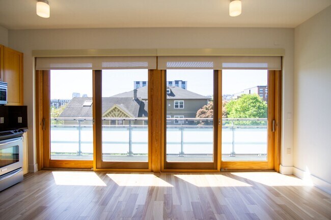 Building Photo - Slabtown: Beautiful One-Bedroom with Condo Finishes + W/D!