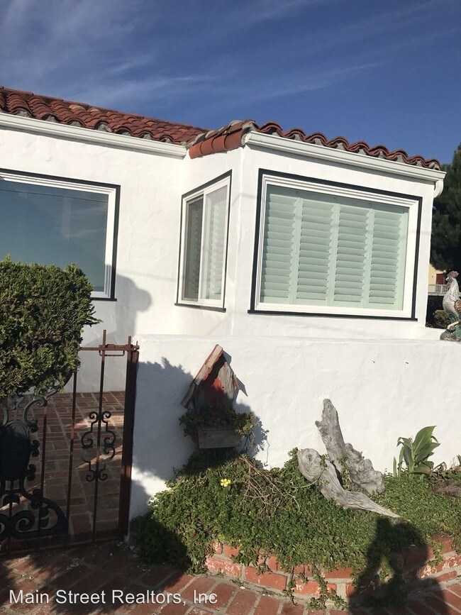 Foto del edificio - 1128 W Cliff Dr