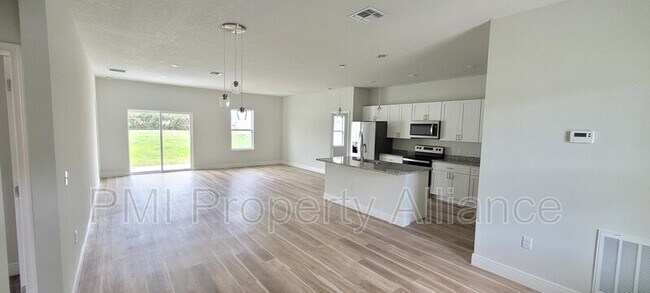 Building Photo - 204 Flounder Way