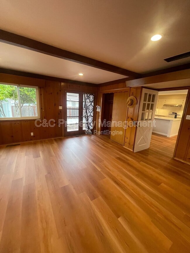 Foto del edificio - 871 Emerald Ave