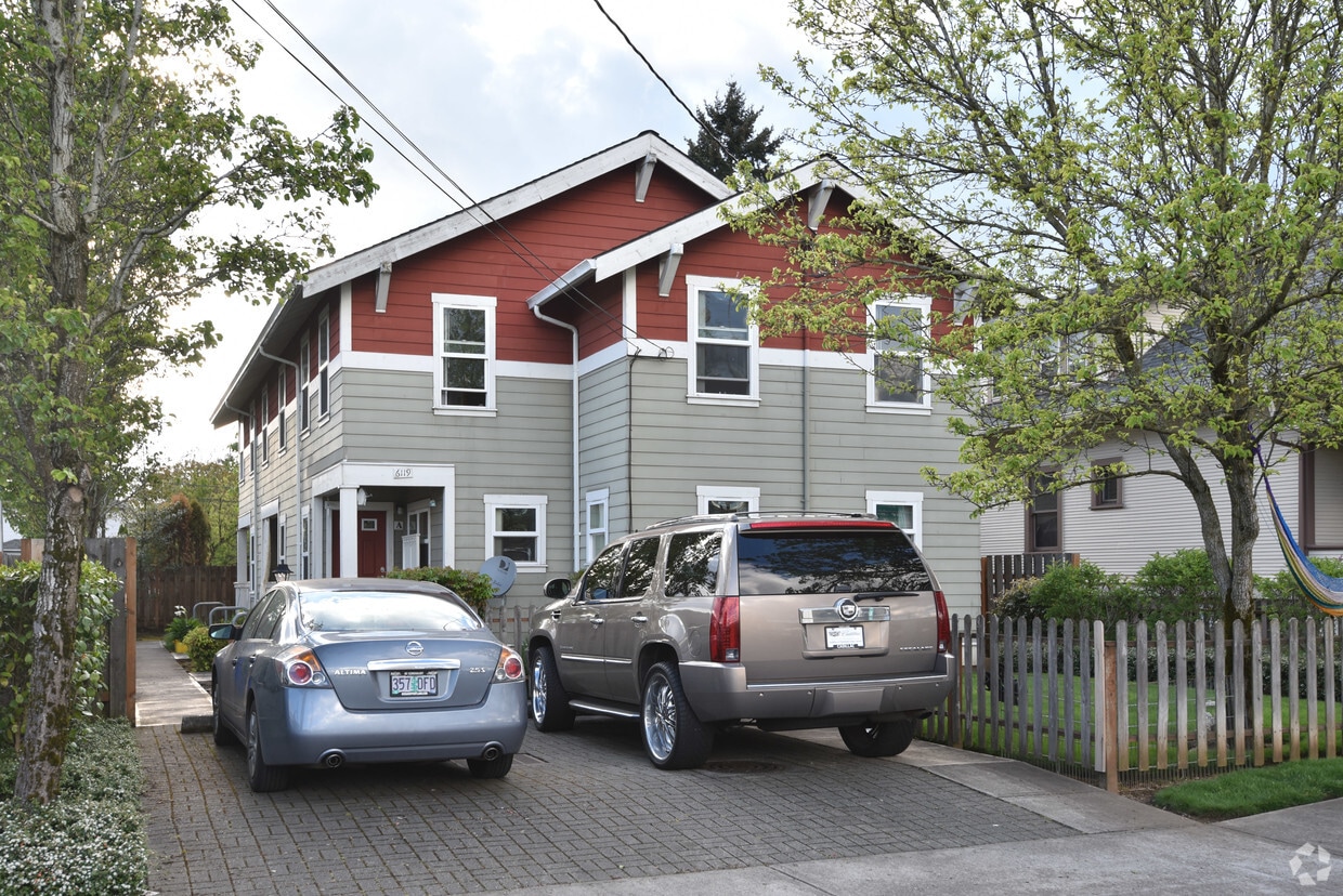 Building Photo - 93rd Avenue Commons
