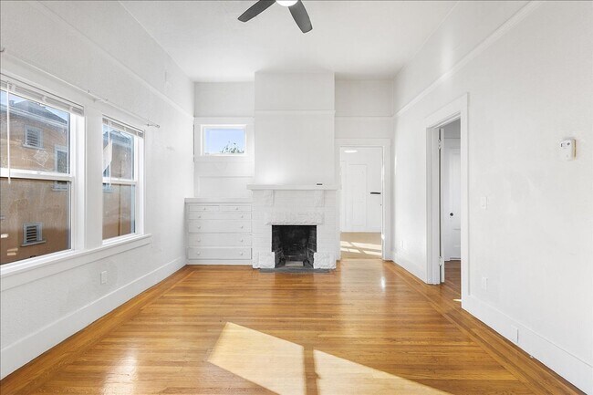 Foto del edificio - 1517 Willow St - 2 Bedroom | 1 Bath | Duplex