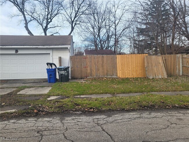 Building Photo - 12702 Bennington Ave