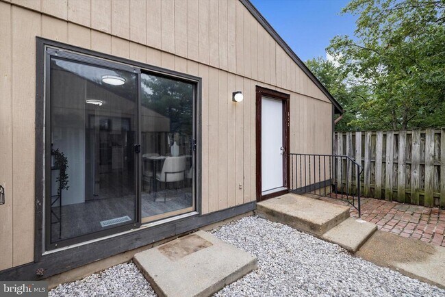Foto del edificio - 422 West Ct