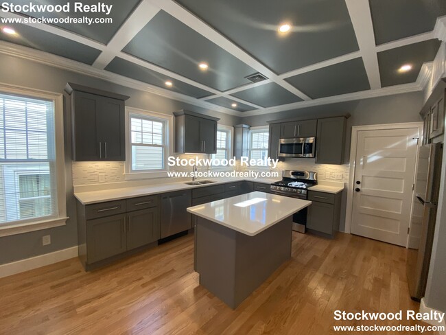 Building Photo - 863 Dorchester Ave