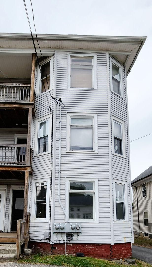 Building Photo - 436 School St