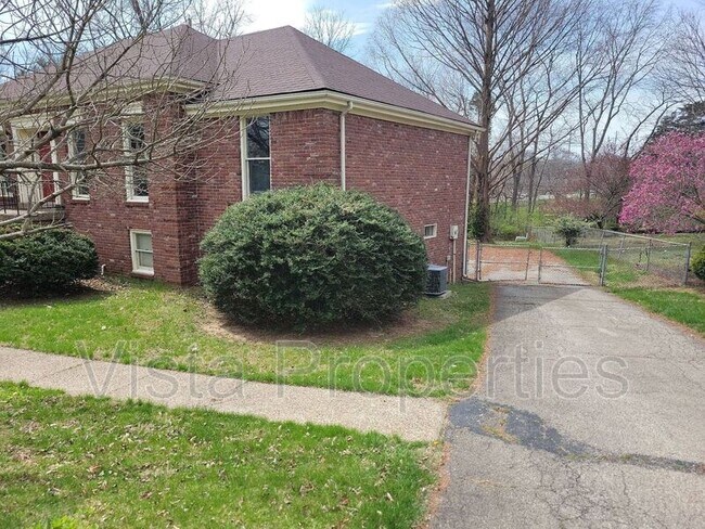 Building Photo - 100 Willow Stone Way