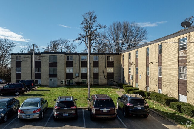 Building Photo - Catalpa Manor