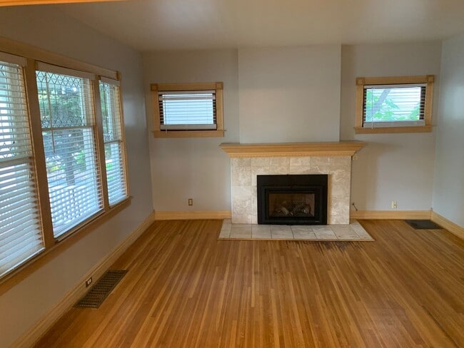 Building Photo - HALF OFF FIRST MONTHS RENT!!