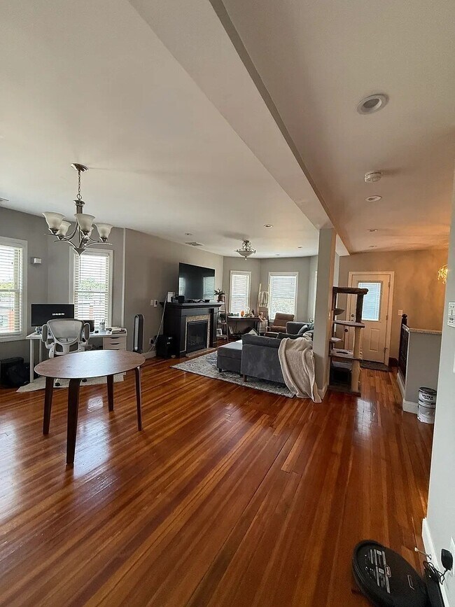 Foto del edificio - 107 Neponset Ave