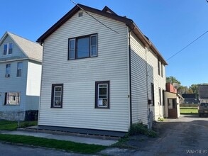 Building Photo - 9 Roland Ave