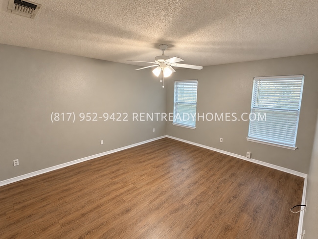 Building Photo - 208 Oak Meadow Ln