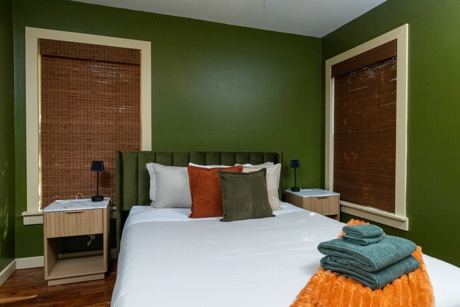 Building Photo - 10814 Stallcup Dr