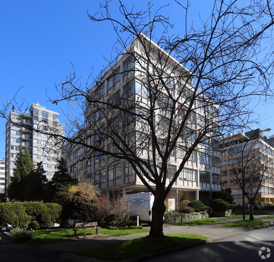 Building Photo - Delwood Apartments