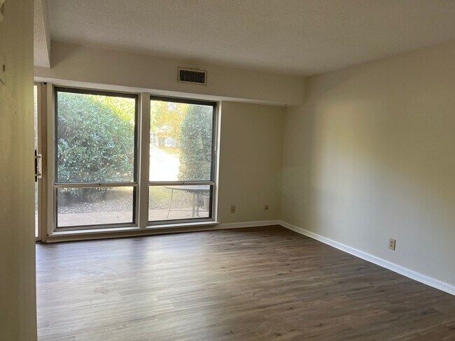 Foto del edificio - 2307 Colony Dr SW