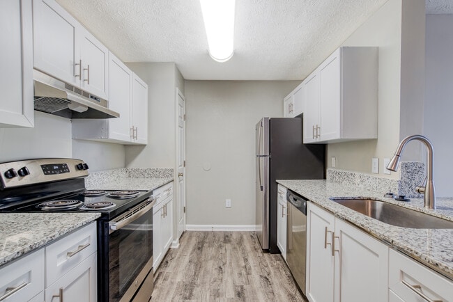 Building Photo - Veranda Knolls