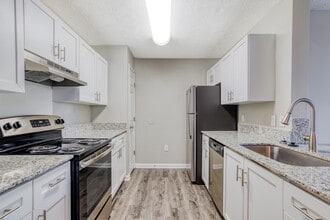 Building Photo - Veranda Knolls