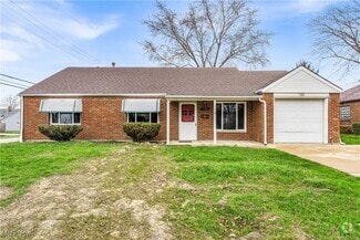 Building Photo - 726 Willow Dr