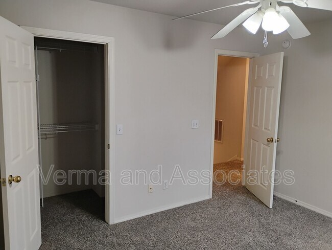 Building Photo - 3003 SW Deerfield Blvd