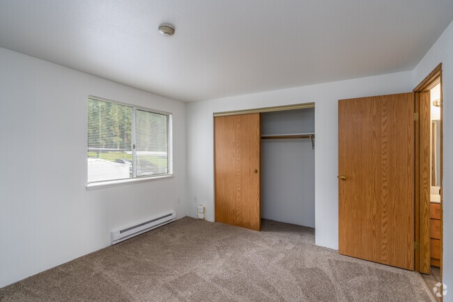 1BR, 1BA - 674SF - Bedroom - Trailside