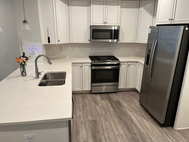 Foto del edificio - Interior Townhouse In Herndon