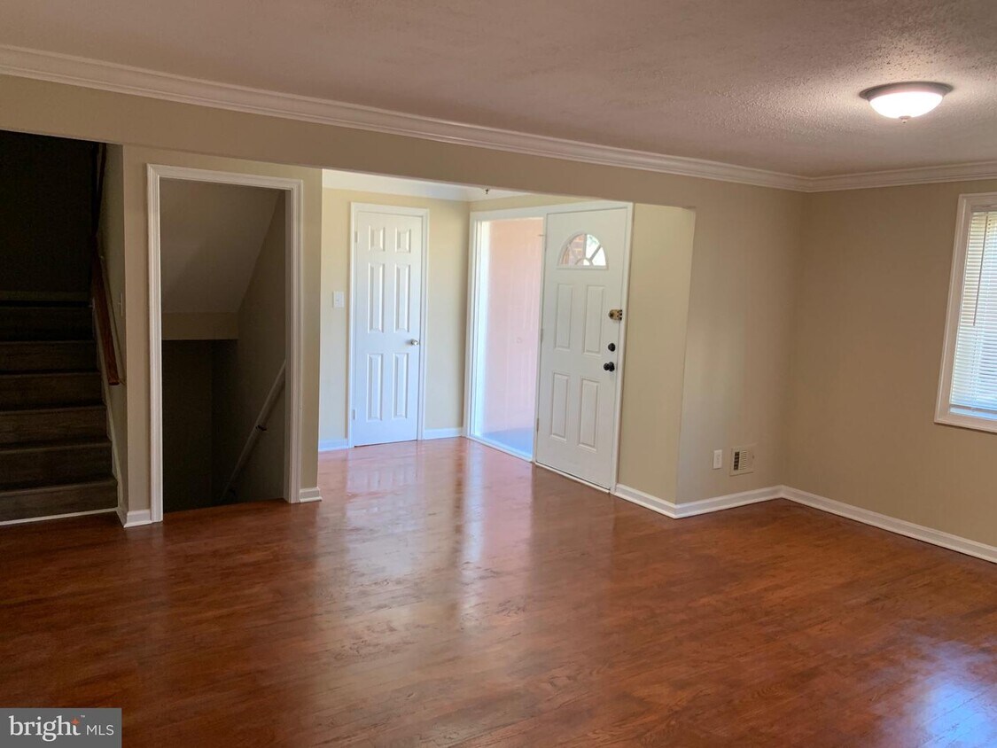 19003 Capehart Dr, Montgomery Village, MD 20886 Townhome Rentals in