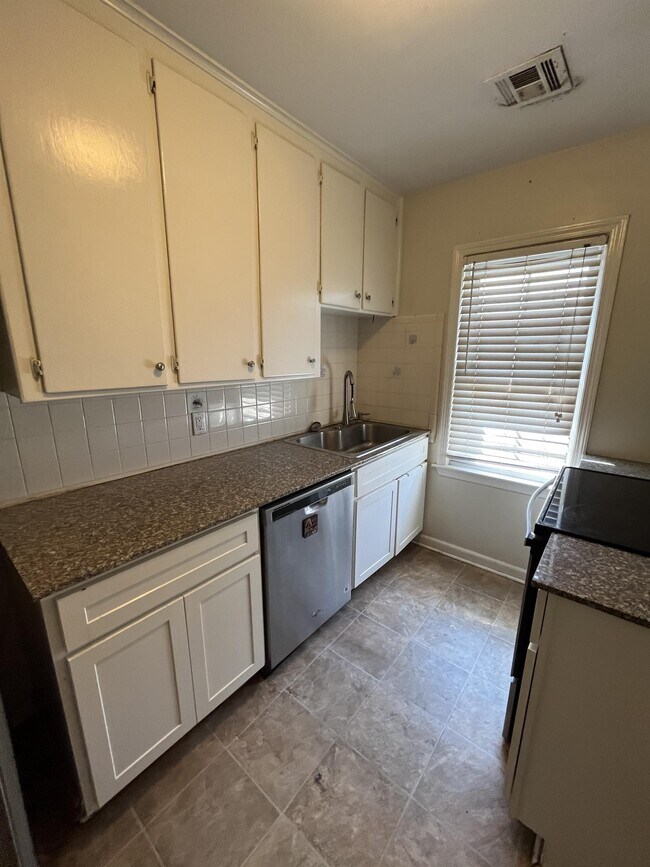 Foto del edificio - 423 E 6th St