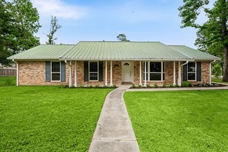 Building Photo - 25802 Maplewood Dr