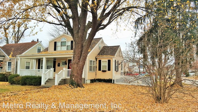 Building Photo - 128 Colonial Dr