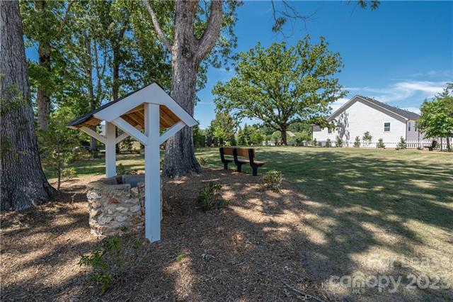 Building Photo - 668 Melville Dr