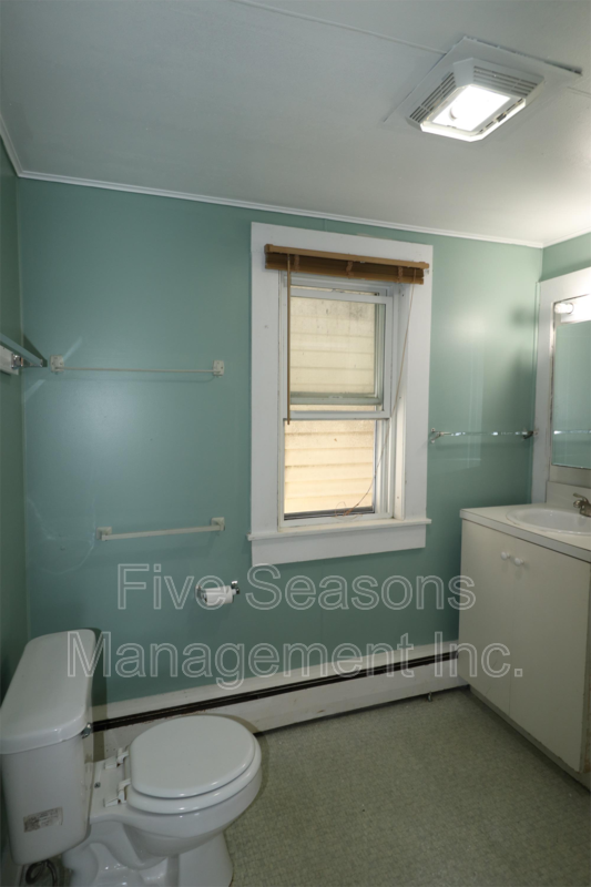 Building Photo - 128 N Winooski Ave