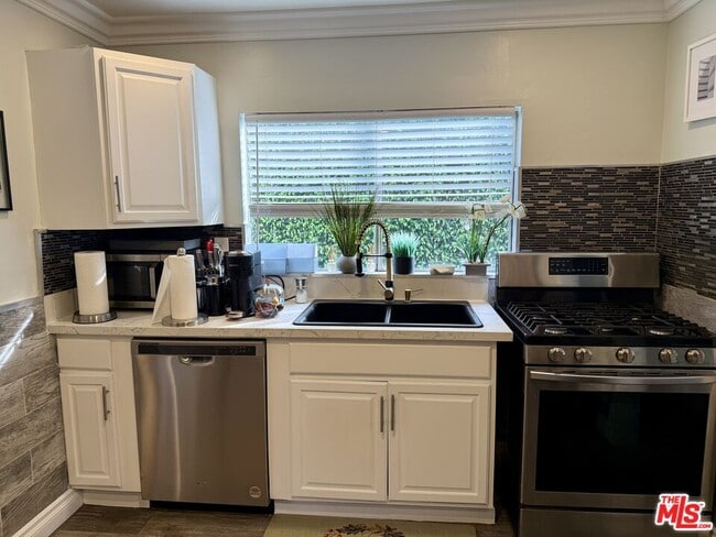 Foto del edificio - 1200 Tamarind Ave