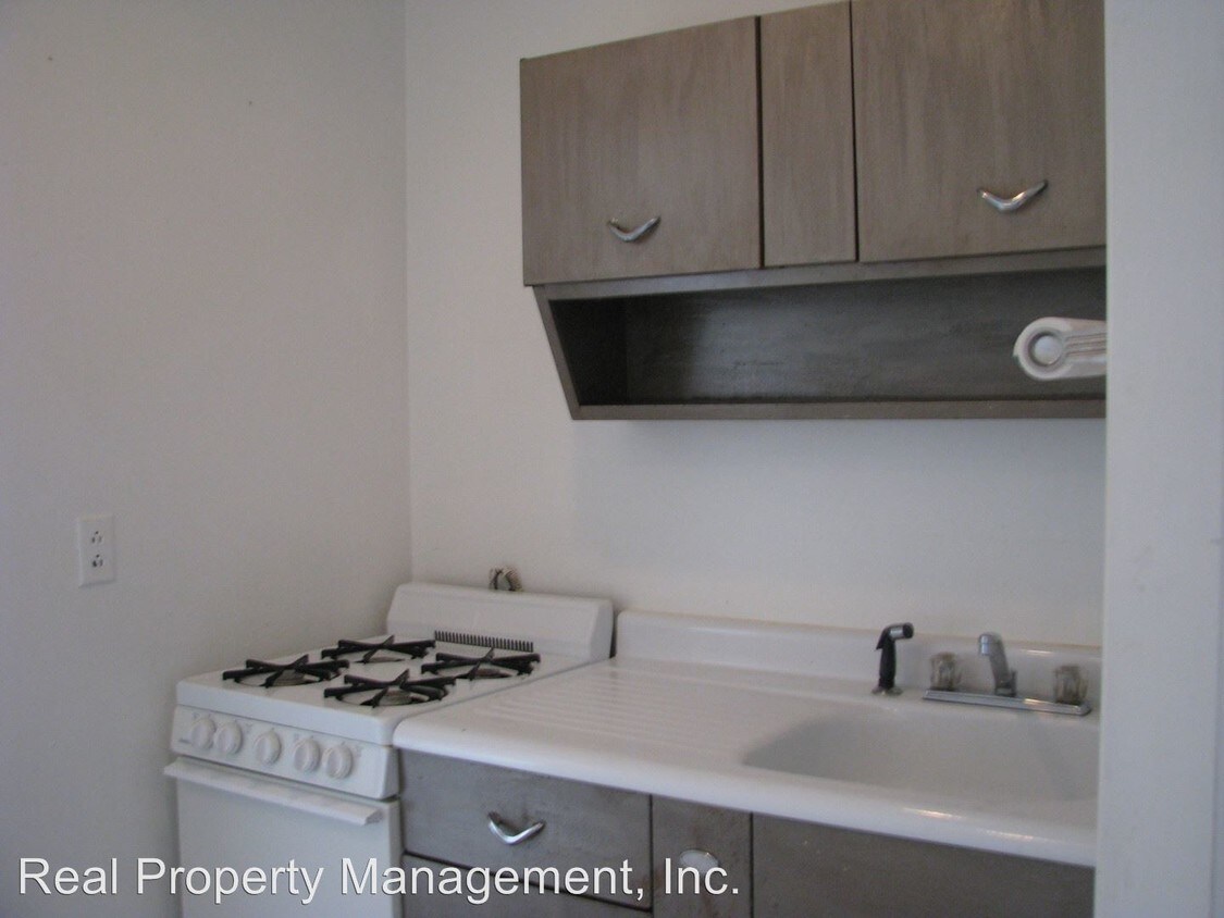 Primary Photo - 409 Oak St