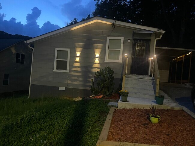 Foto del edificio - 1627 Mary George Ave NW