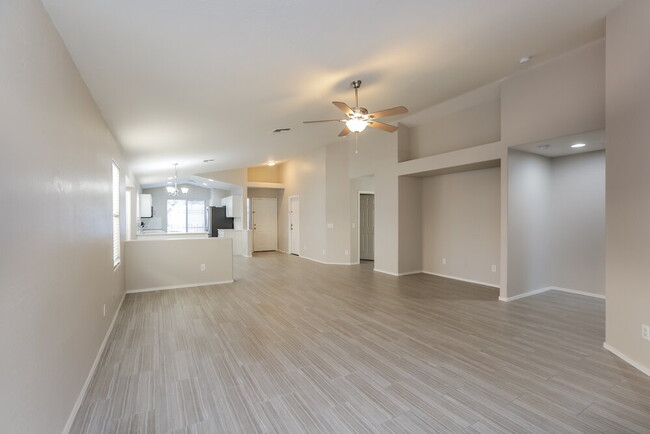 Foto del edificio - 4323 W Apollo Rd
