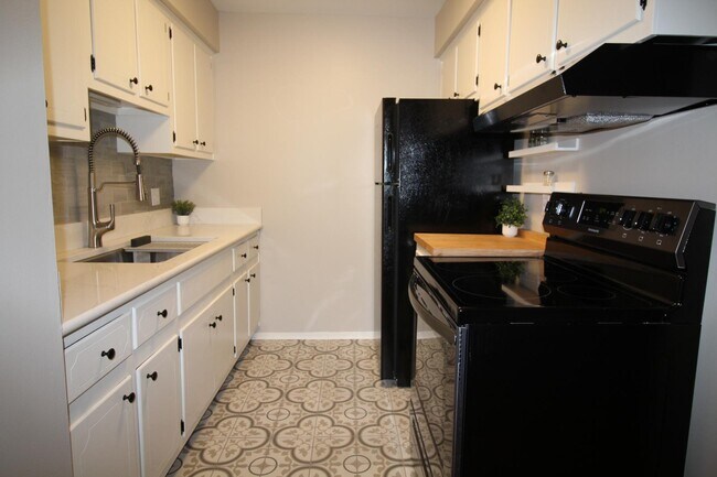 Foto del edificio - 3433 Hillside Dr
