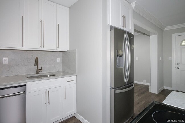 Building Photo - 100 N Country Rd